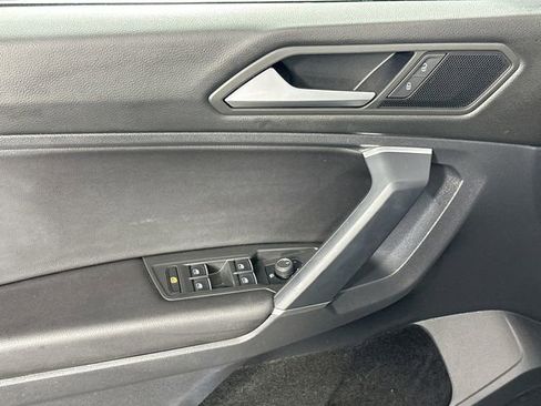 Used 2020 Volkswagen Tiguan SE w/ 3rd Row Seat Package AWD/4WD image 23