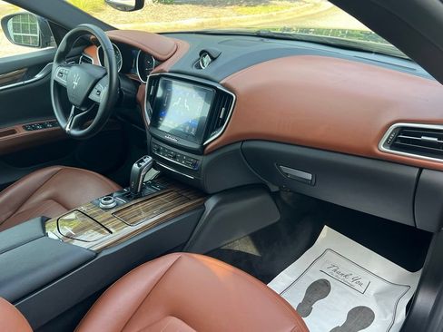 Used 2019 Maserati Ghibli S Q4 AWD/4WD image 16