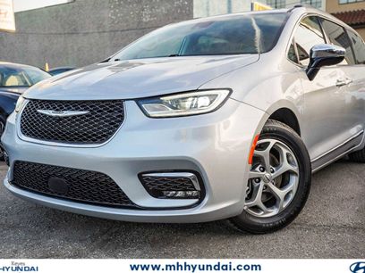 Used 2023 Chrysler Pacifica Limited