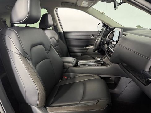 Used 2025 Nissan Pathfinder SL image 35