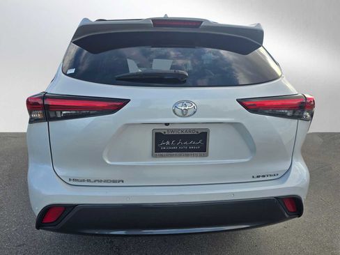 Used 2023 Toyota Highlander Limited image 4
