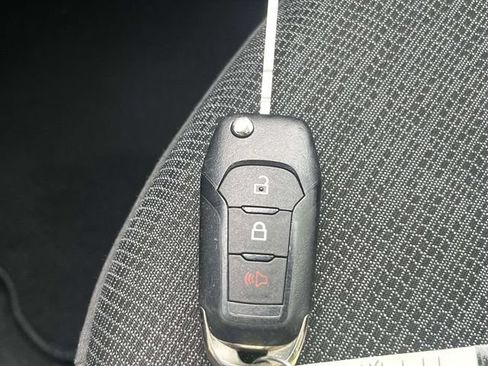 Certified 2025 Ford Maverick XL FWD image 33