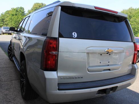 Used 2017 Chevrolet Suburban LT image 7