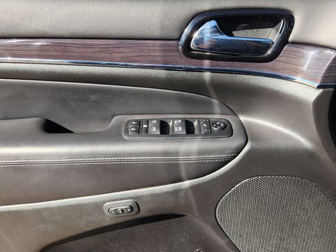 Used 2020 Jeep Grand Cherokee Overland image 27