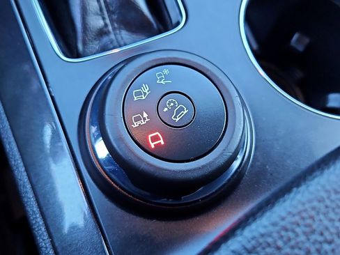 Used 2019 Ford Explorer XLT w/ Equipment Group 202A image 17