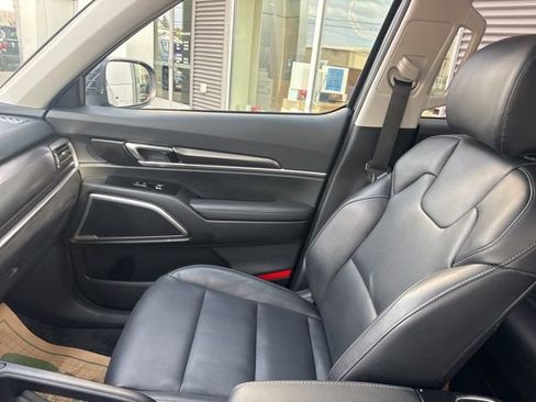 Used 2025 Kia Telluride S image 31