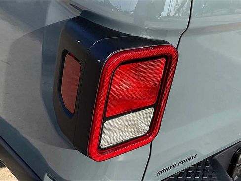 New 2025 Jeep Gladiator Sport image 14