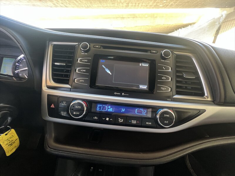 Used 2014 Toyota Highlander Plus FWD image 31