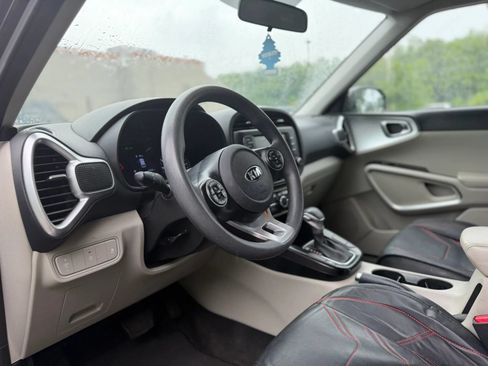 Used 2021 Kia Soul LX FWD image 11