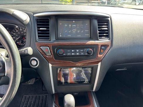 Used 2018 Nissan Pathfinder Platinum AWD/4WD image 18