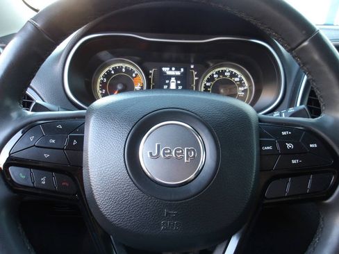 Used 2021 Jeep Cherokee Latitude Plus FWD image 17
