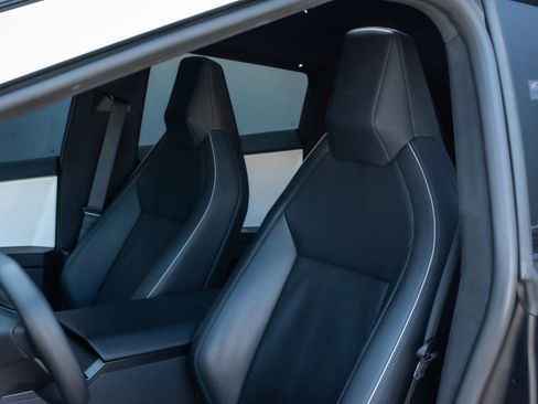 Used 2024 Tesla Cybertruck AWD Crew Cab image 15