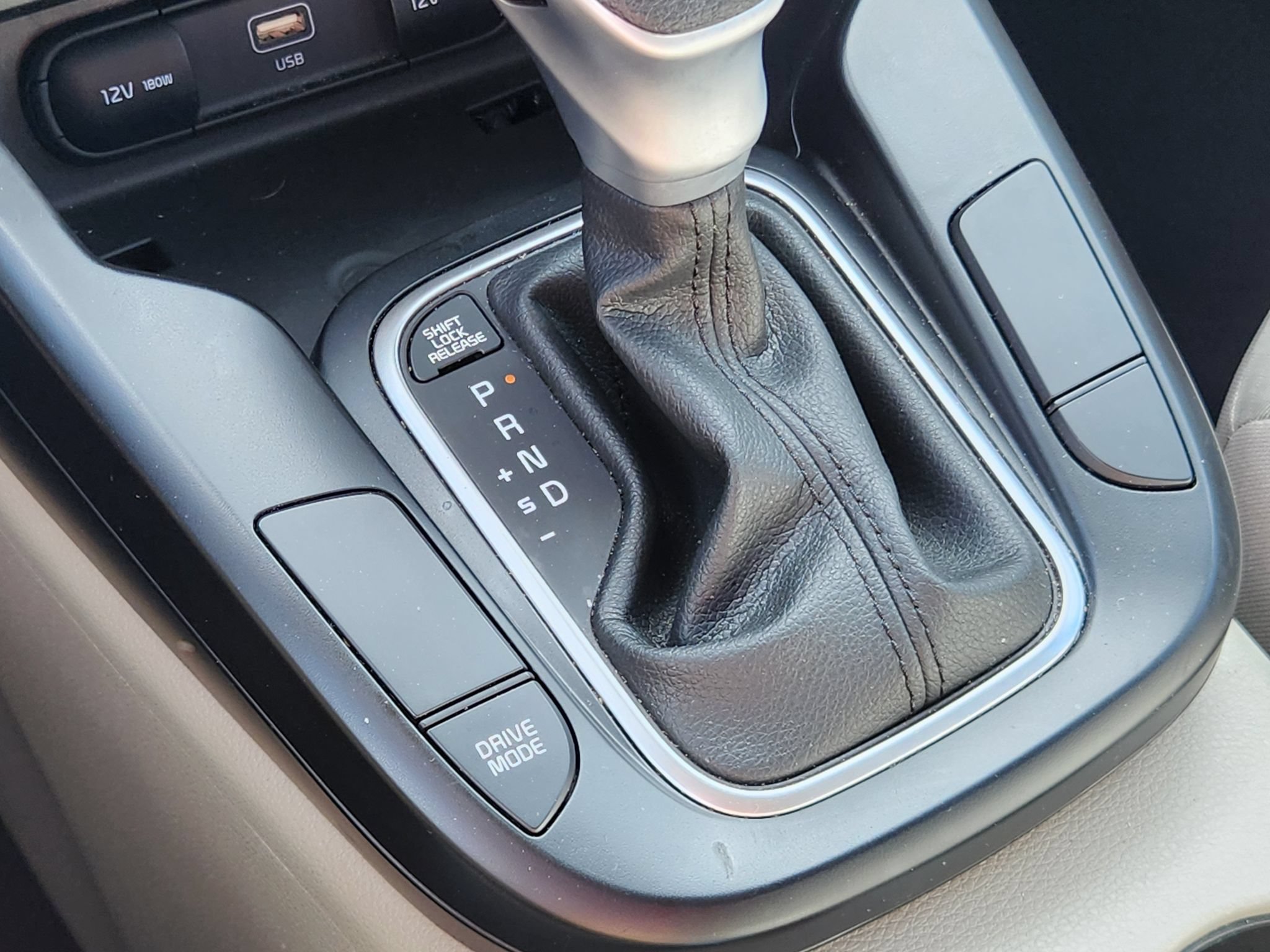 Used 2025 Kia Soul LX w/ LX Technology Package FWD image 24