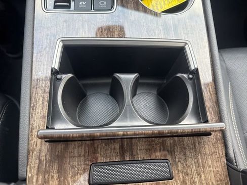 Used 2025 Toyota Sienna Platinum image 28