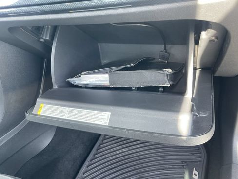 Used 2012 Volkswagen Beetle Turbo FWD image 25