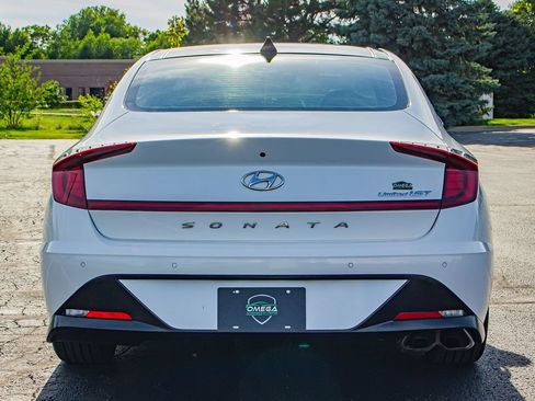 Used 2022 Hyundai Sonata Limited w/ Preferred Accessory Package FWD image 8