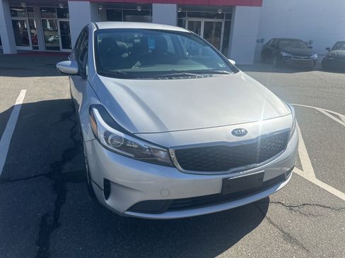 Used 2017 Kia Forte LX image 2