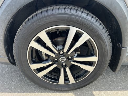 Used 2019 Nissan Kicks SR w/ Exterior Electronics Package FWD image 9