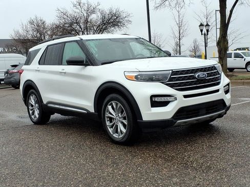 Used 2023 Ford Explorer XLT w/ Equipment Group 202A image 7