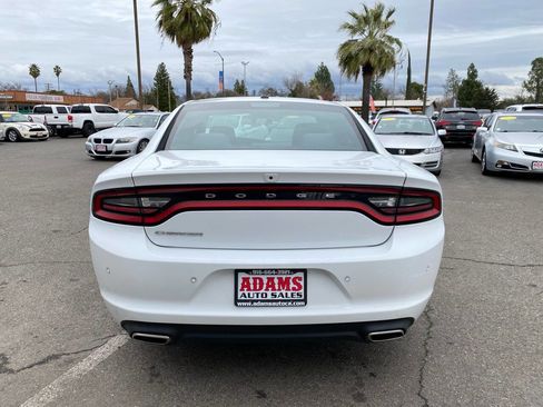 Used 2019 Dodge Charger SXT image 4