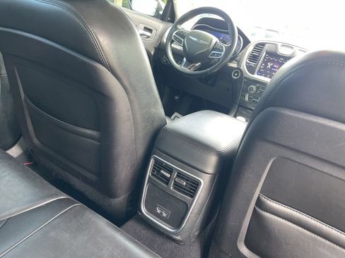 Used 2022 Chrysler 300 Touring L w/ Safetytec Plus Group RWD image 17