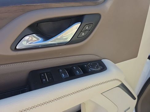 Used 2021 GMC Yukon Denali w/ Denali Premium Package image 11