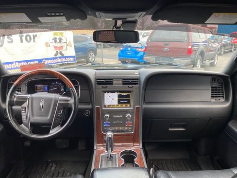 Used 2016 Lincoln Navigator Select AWD/4WD image 22