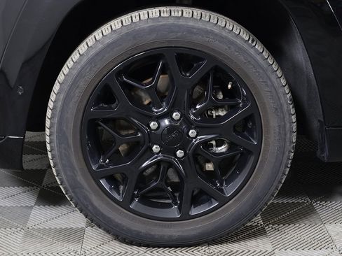 Used 2021 Jeep Grand Cherokee Limited X image 24