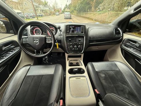 Used 2017 Dodge Grand Caravan SXT image 17