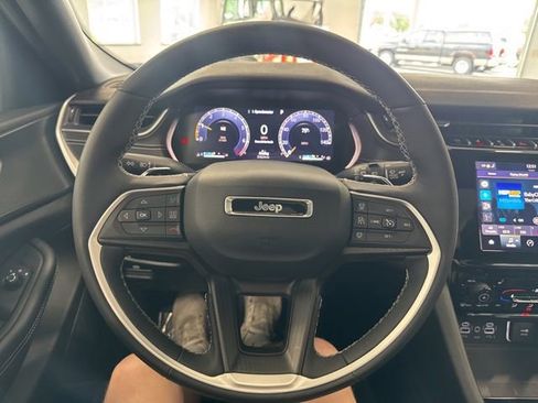 Used 2024 Jeep Grand Cherokee Altitude AWD/4WD image 35