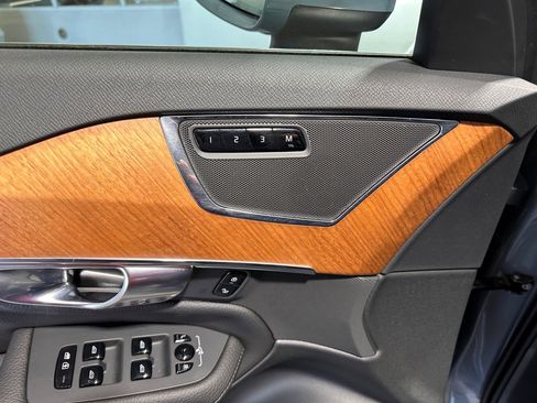 Used 2021 Volvo XC90 T8 Inscription Expression w/ Climate Package image 11