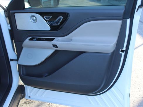 Used 2023 Lincoln Aviator Reserve w/ Equipment Group 201A image 12