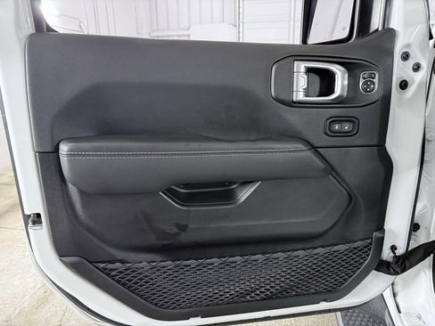 Used 2022 Jeep Wrangler Unlimited Sahara w/ Cold Weather Group image 21