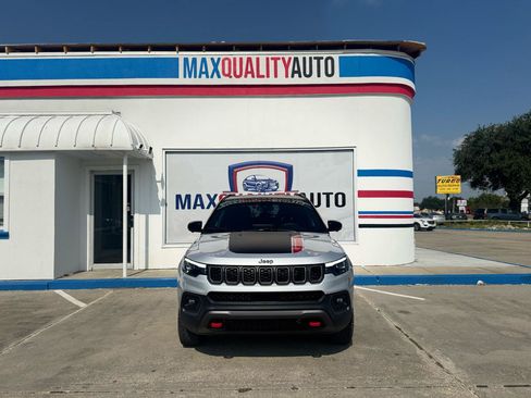Used 2025 Jeep Compass Trailhawk w/ Trailhawk Elite Group AWD/4WD image 12