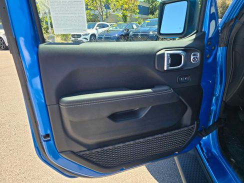 Used 2022 Jeep Wrangler Unlimited Sahara AWD/4WD image 19