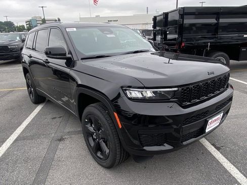 New 2025 Jeep Grand Cherokee L Altitude image 2
