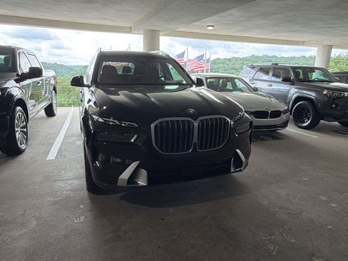Certified 2024 BMW X7 xDrive40i w/ Parking Assistance Package AWD/4WD image 12