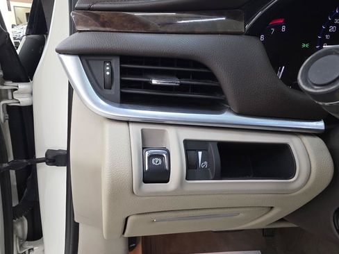 Used 2013 Cadillac XTS Luxury FWD image 37
