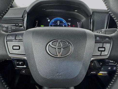 Used 2025 Toyota Camry SE FWD image 16