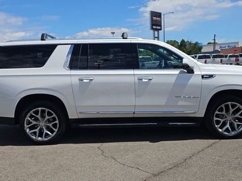Used 2021 GMC Yukon XL SLT w/ SLT Premium Package AWD/4WD image 9