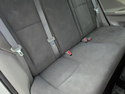 Used 2010 Toyota Corolla image 38