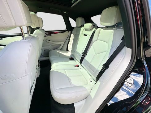 Certified 2023 Porsche Macan S AWD/4WD image 24