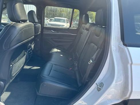 Used 2024 Jeep Grand Cherokee Limited w/ Black Appearance Package AWD/4WD image 14