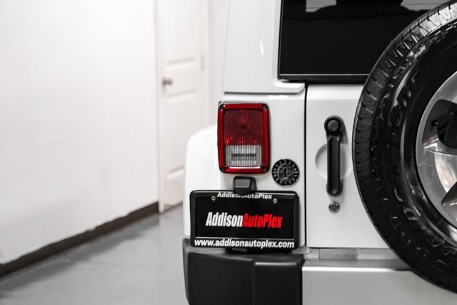 Used 2017 Jeep Wrangler Unlimited Sahara w/ Connectivity Group AWD/4WD image 43