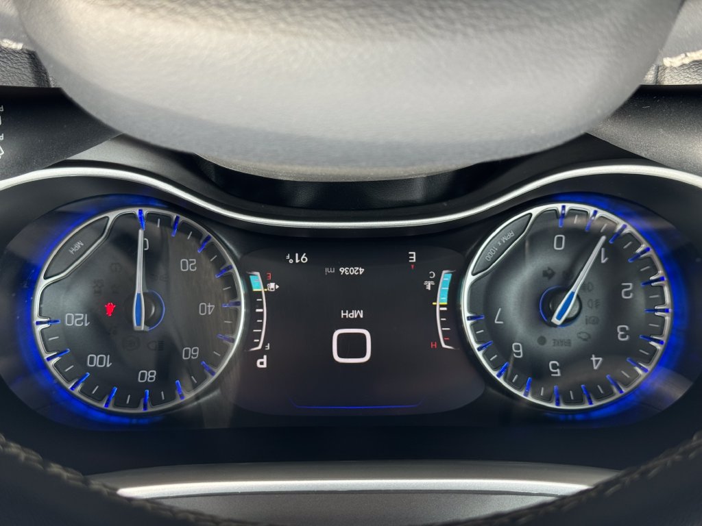 Used 2024 Chrysler Pacifica Touring-L FWD image 22