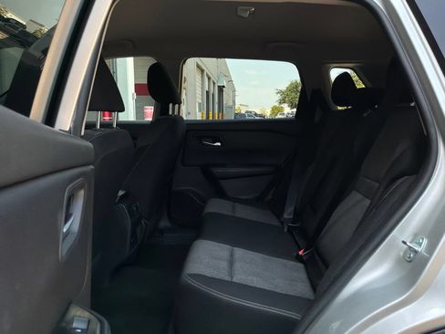 Used 2025 Nissan Rogue SV AWD/4WD image 13