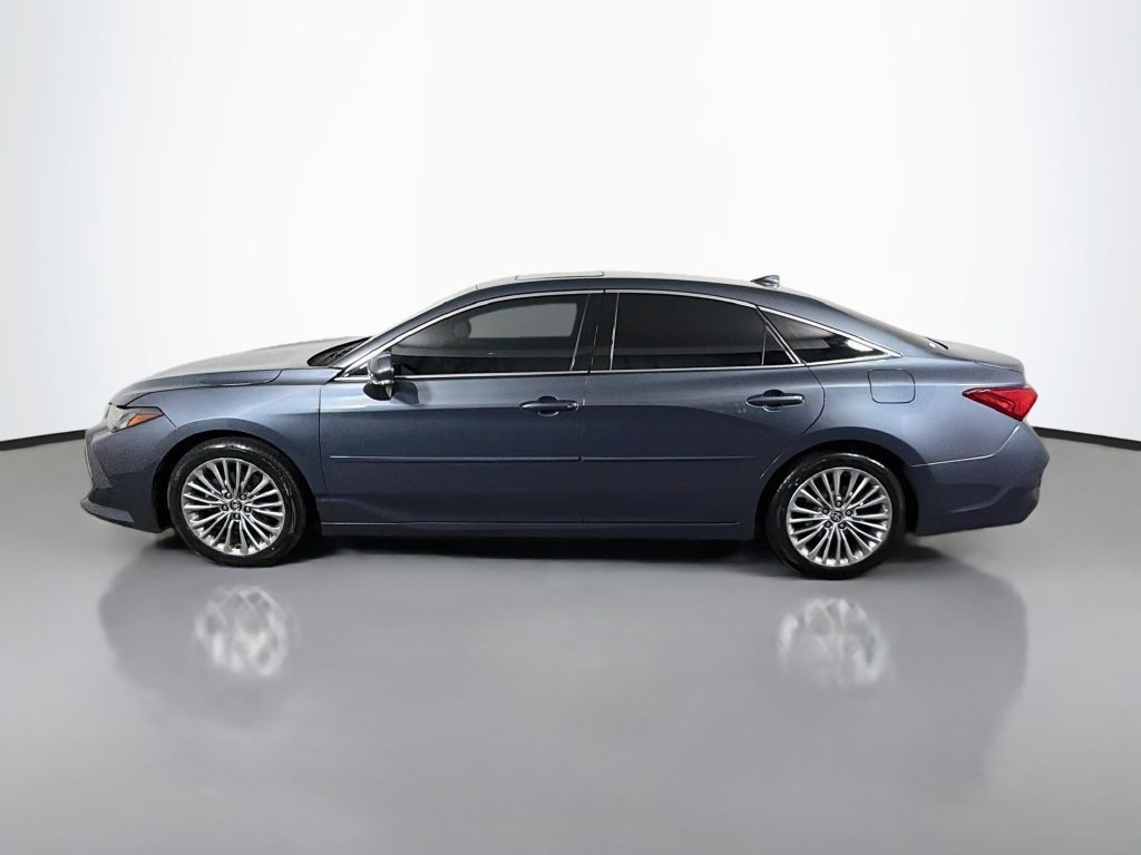 Used 2022 Toyota Avalon Limited w/ Advanced Safety Package FWD image 4