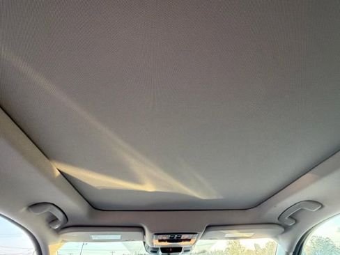 Used 2024 Nissan Rogue SV w/ SV Premium Package image 12