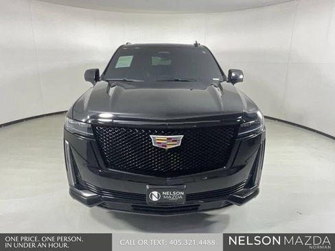 Used 2023 Cadillac Escalade Sport AWD/4WD image 2