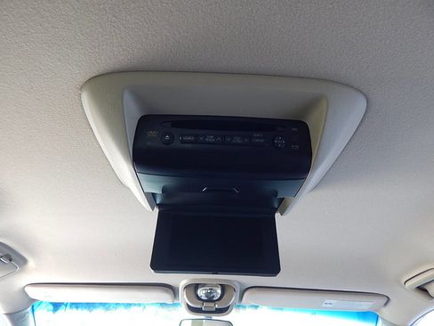 Used 2005 Toyota Sienna XLE Limited image 23